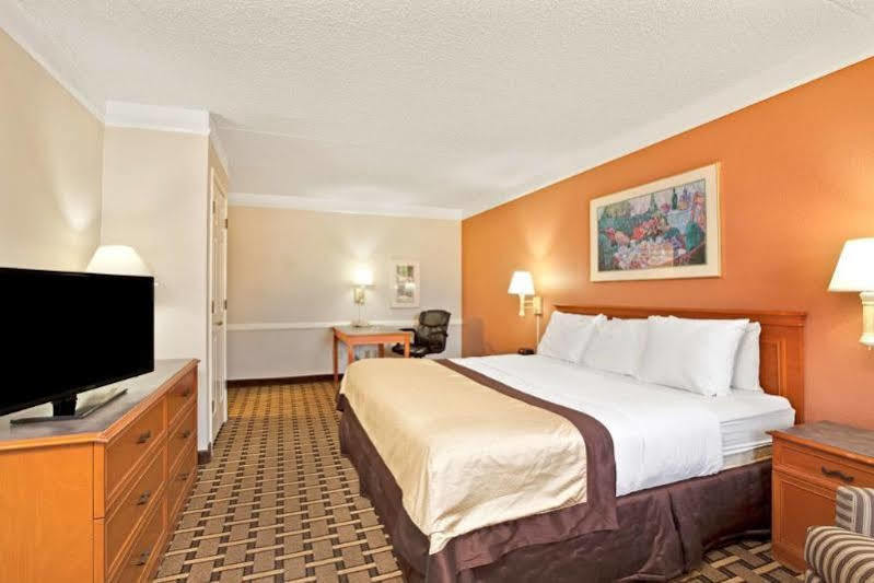 Red Roof Inn Houston North - Fm1960 & I-45 Westfield Buitenkant foto
