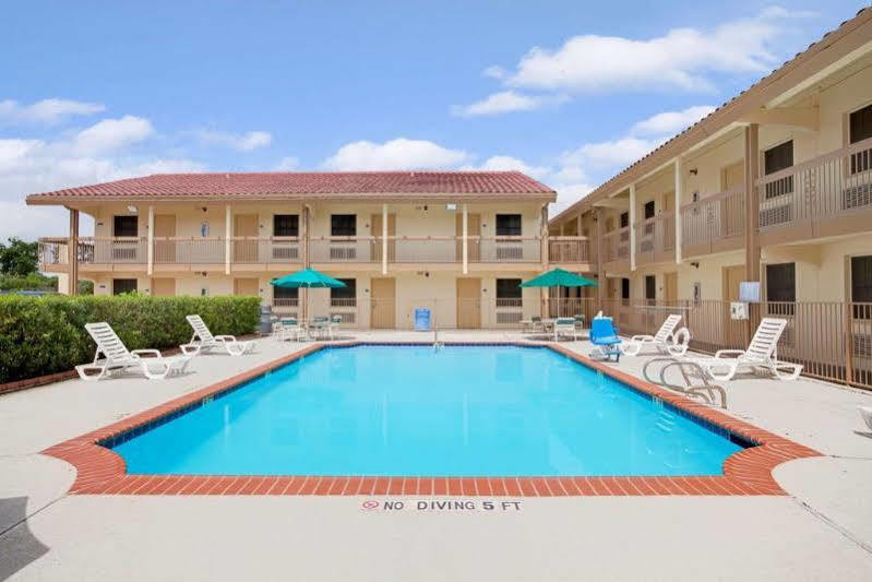 Red Roof Inn Houston North - Fm1960 & I-45 Westfield Buitenkant foto